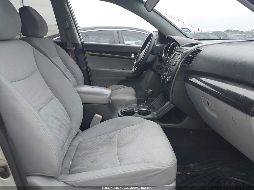 2011 KIA SORENTO VIN: 5XYKT4A24BG049710