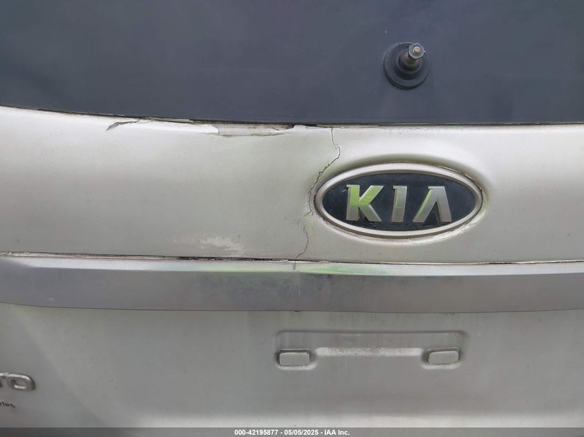 2011 KIA SORENTO VIN: 5XYKT4A24BG049710