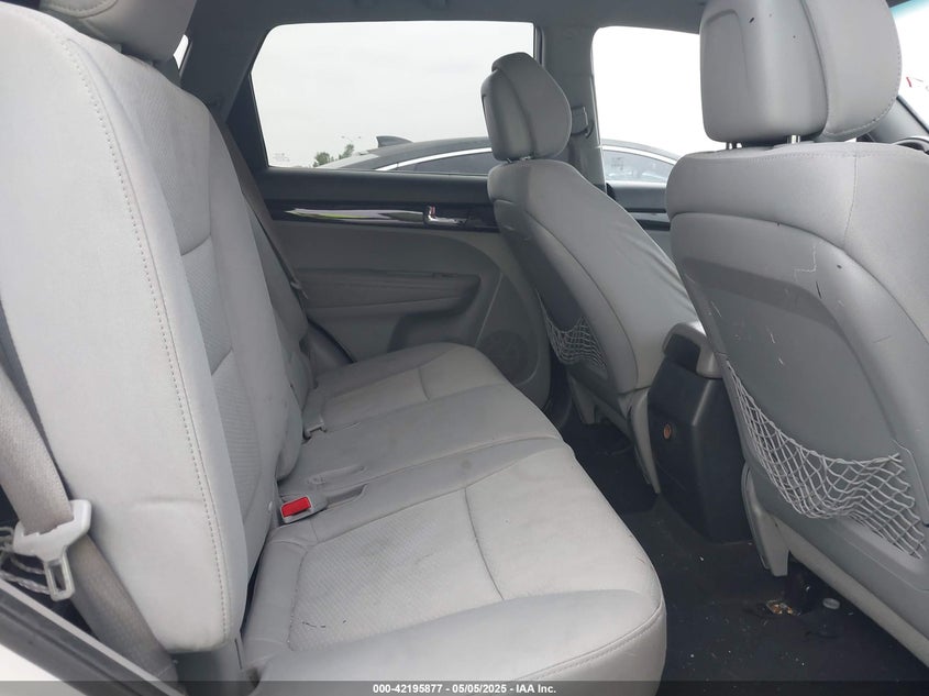 2011 KIA SORENTO VIN: 5XYKT4A24BG049710