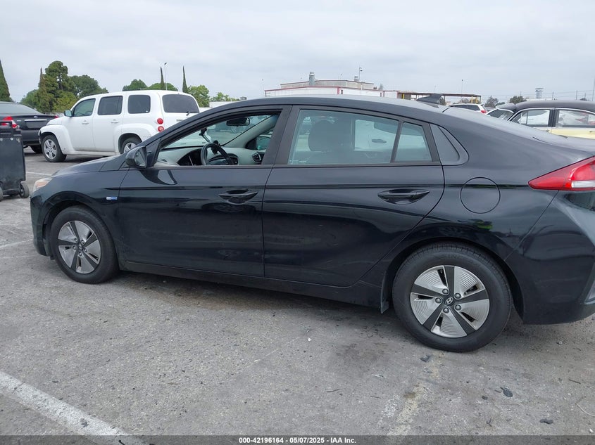 2017 HYUNDAI IONIQ HYBRID VIN: KMHC65LC8HU058095