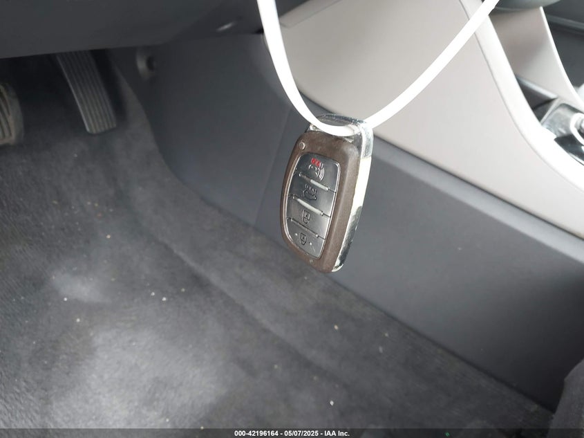 2017 HYUNDAI IONIQ HYBRID VIN: KMHC65LC8HU058095