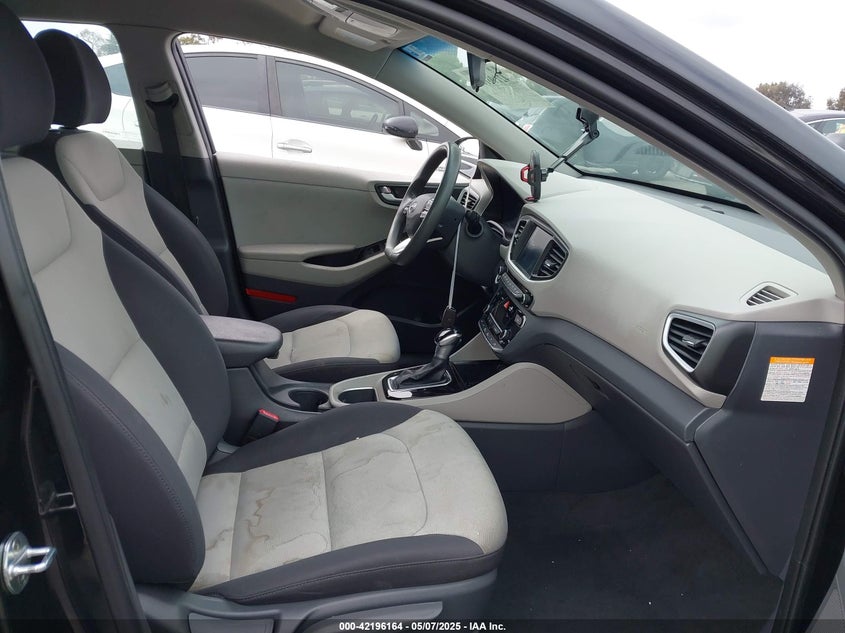 2017 HYUNDAI IONIQ HYBRID VIN: KMHC65LC8HU058095