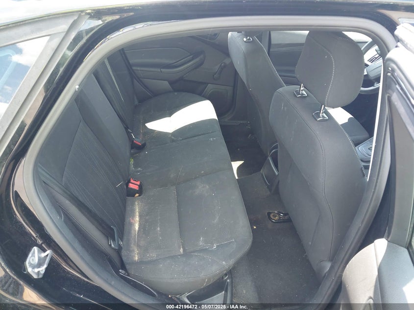 2016 FORD FOCUS VIN: 1FADP3E22GL215418