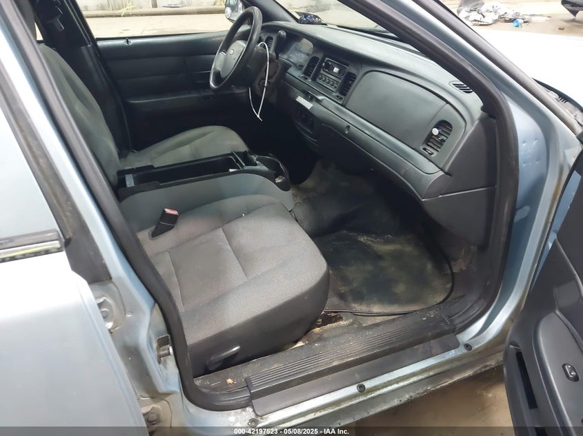 2008 FORD CROWN VICTORIA VIN: 2FAHP71V28X115879