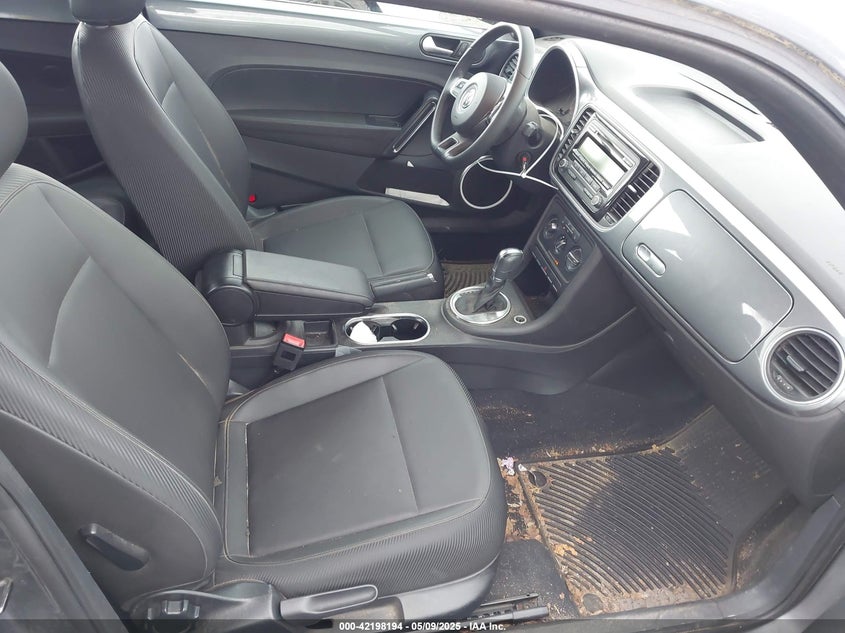 2014 VOLKSWAGEN BEETLE VIN: 3VWJ17AT4EM640278
