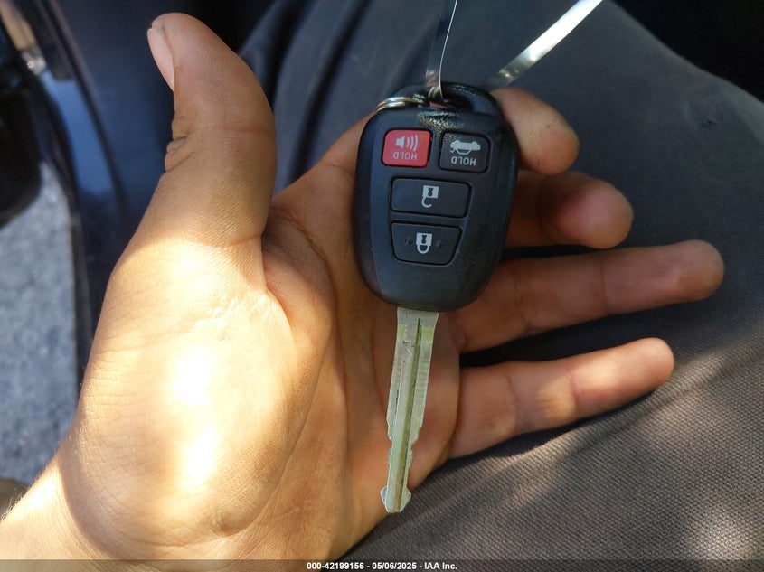 2019 TOYOTA COROLLA LE - 5YFBURHE2KP942979