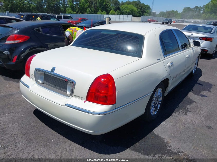 2006 LINCOLN TOWN CAR VIN: 1LNHM83V36Y614849