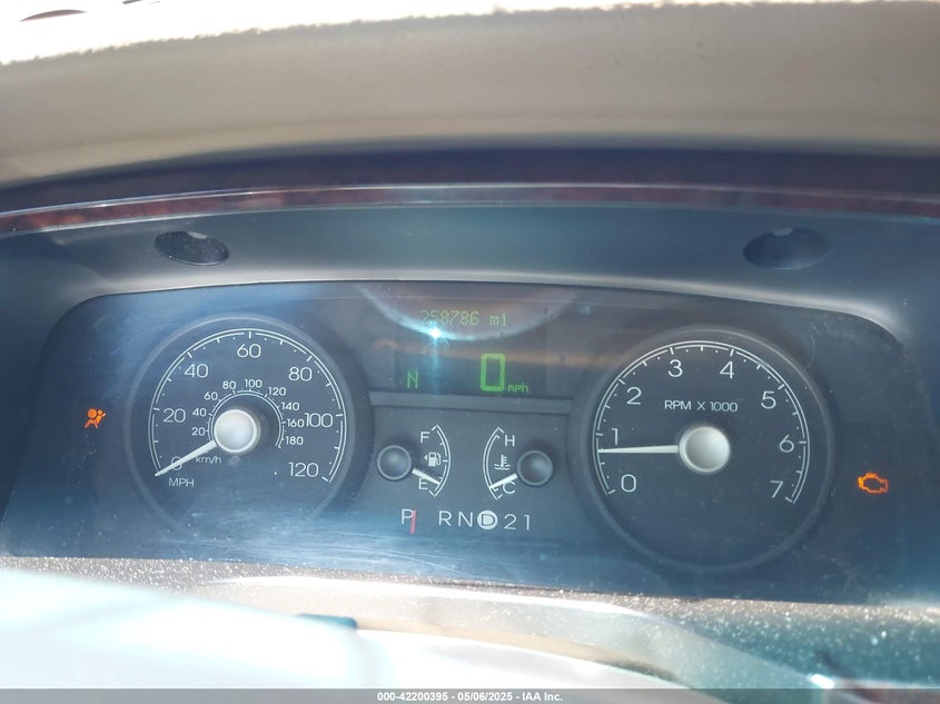 2006 LINCOLN TOWN CAR VIN: 1LNHM83V36Y614849