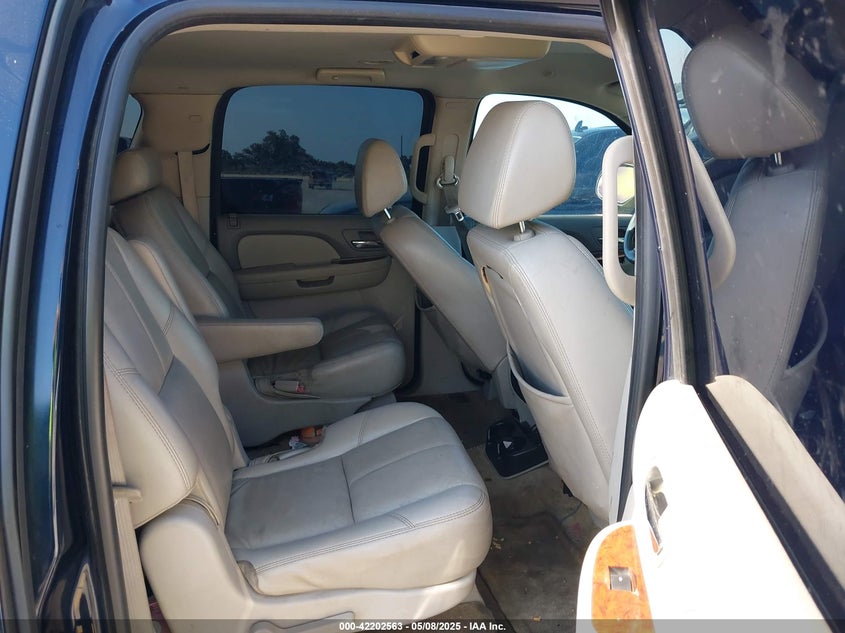 2007 CHEVROLET SUBURBAN 1500 VIN: 3GNFC16007G208598
