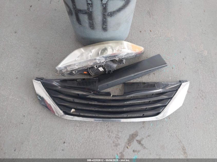 2011 Toyota Sienna Le V6 VIN: 5TDKK3DC2BS048804 Lot: 42202812