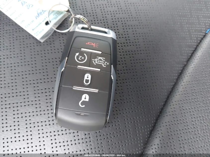 2025 Ram 2500 - 3C6UR5NL8SG512862