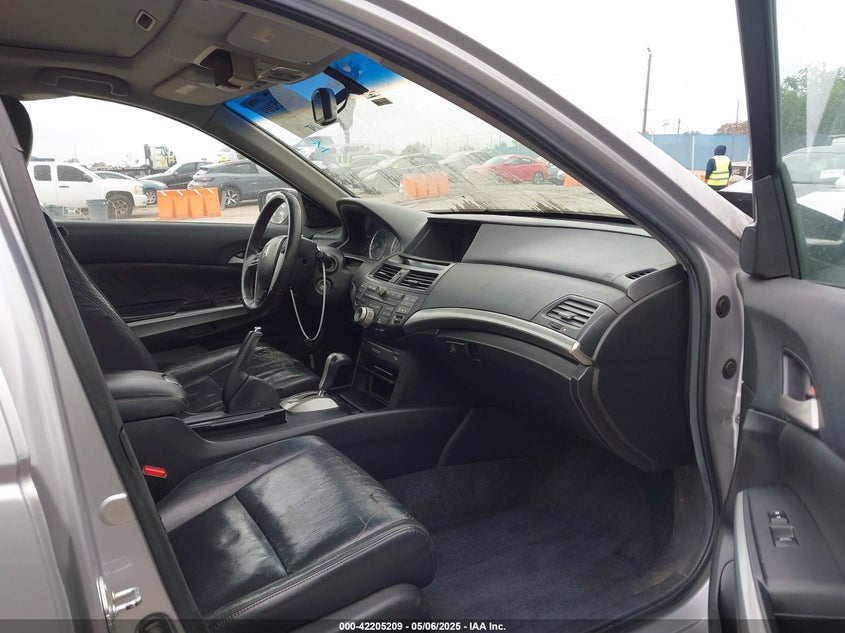 2008 HONDA ACCORD VIN: 1HGCP26828A003412