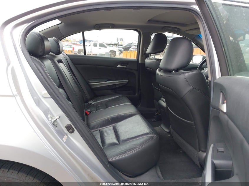 2008 HONDA ACCORD VIN: 1HGCP26828A003412
