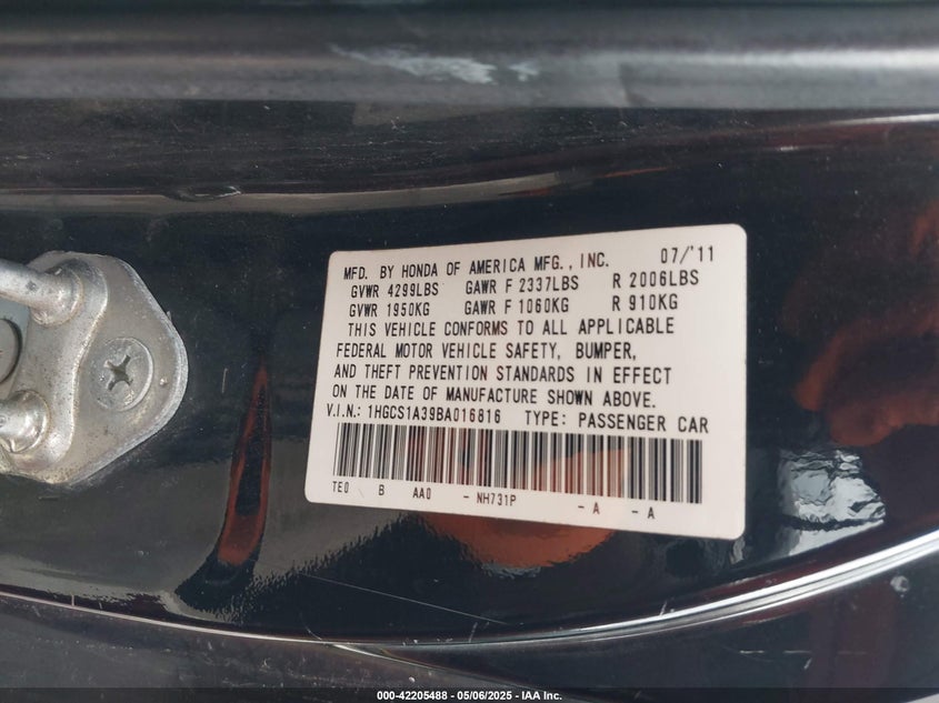 2011 HONDA ACCORD VIN: 1HGCS1A39BA016816