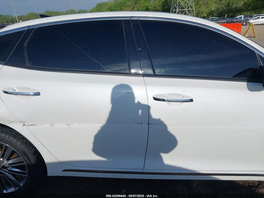 2018 KIA OPTIMA VIN: 5XXGV4L2XJG209198