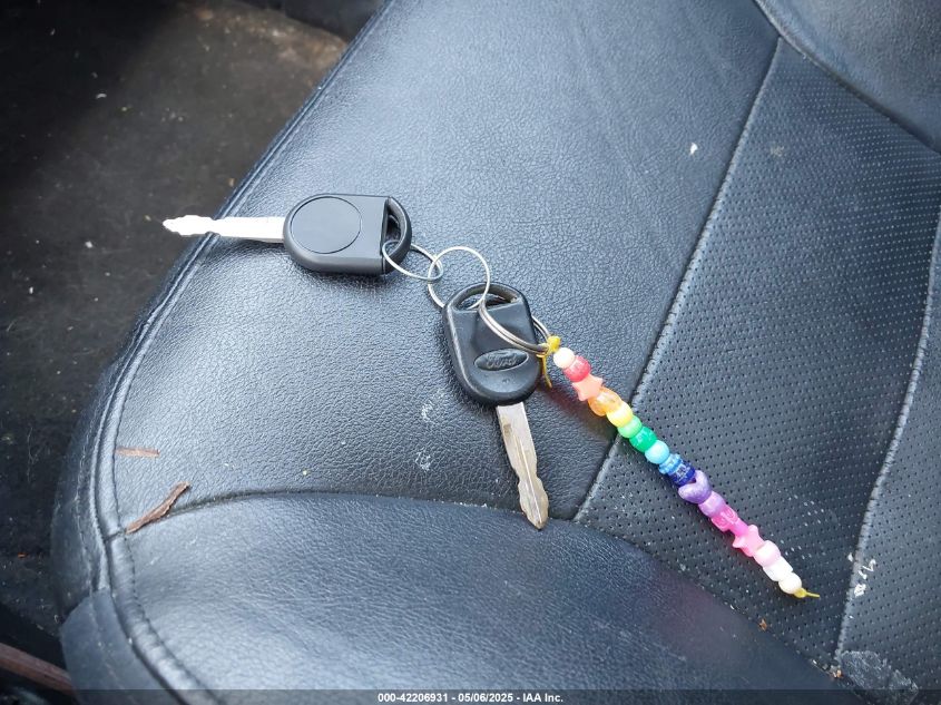 2005 Ford Escape Limited VIN: 1FMYU04105KE00884 Lot: 42206931