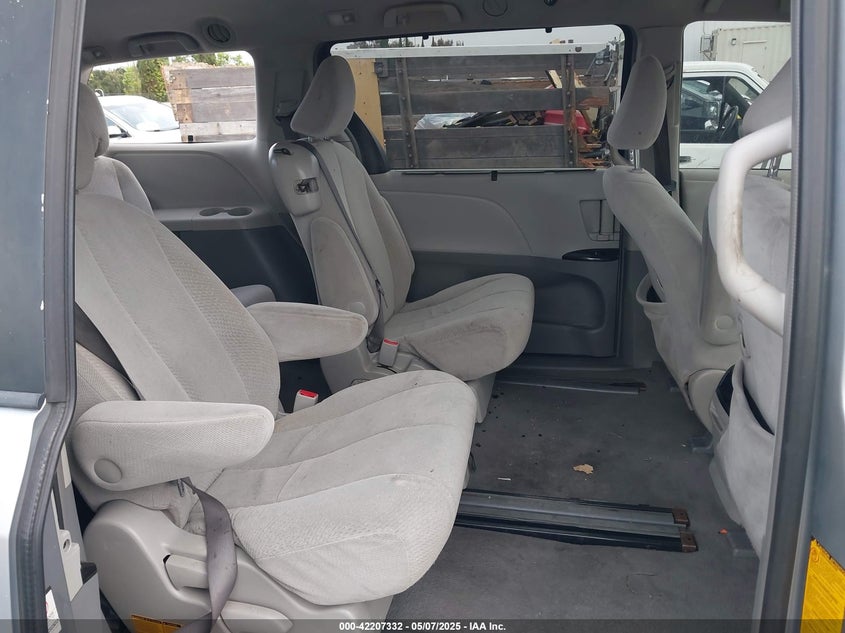 2011 TOYOTA SIENNA VIN: 5TDKK3DC9BS069648
