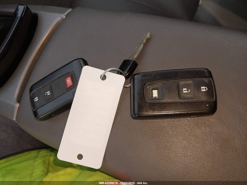 2007 TOYOTA PRIUS VIN: JTDKB20UX77678130