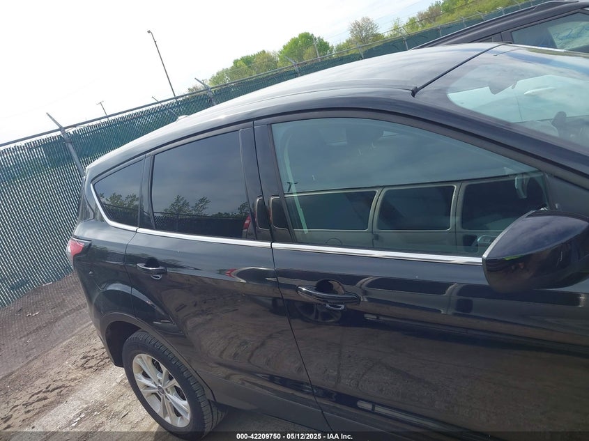 VIN 1FMCU0GD6HUE03698 2017 FORD ESCAPE SE
