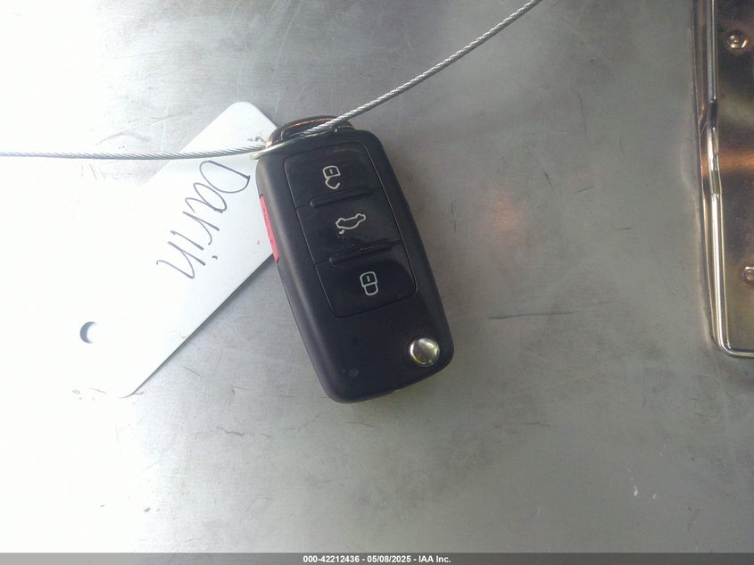 2013 VOLKSWAGEN BEETLE VIN: 3VWJX7AT9DM647028