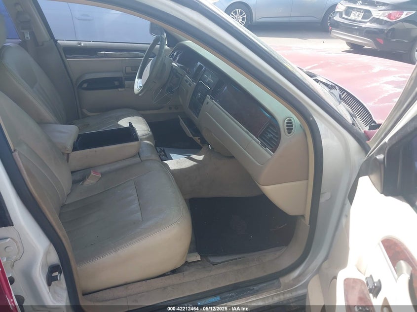 2006 LINCOLN TOWN CAR VIN: 1LNHM81VX6Y635829