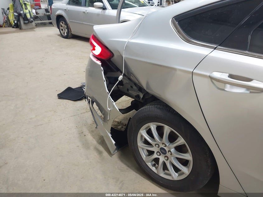2017 FORD FUSION VIN: 3FA6P0G77HR162329