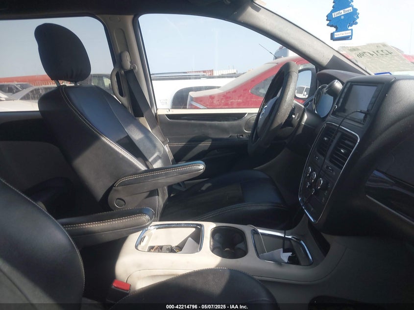 2019 DODGE GRAND CARAVAN VIN: 2C4RDGCG4KR717670