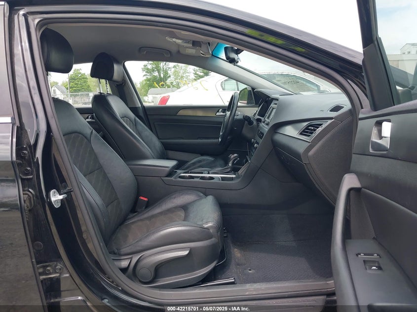 2015 HYUNDAI SONATA VIN: 5NPE34AF2FH099830