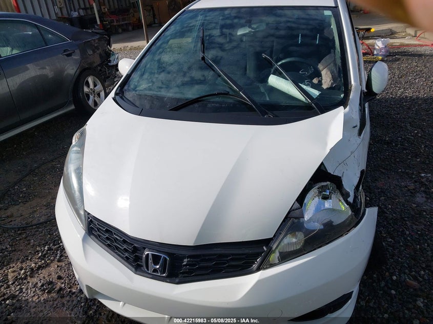 2012 HONDA FIT VIN: JHMGE8G5XCC000492