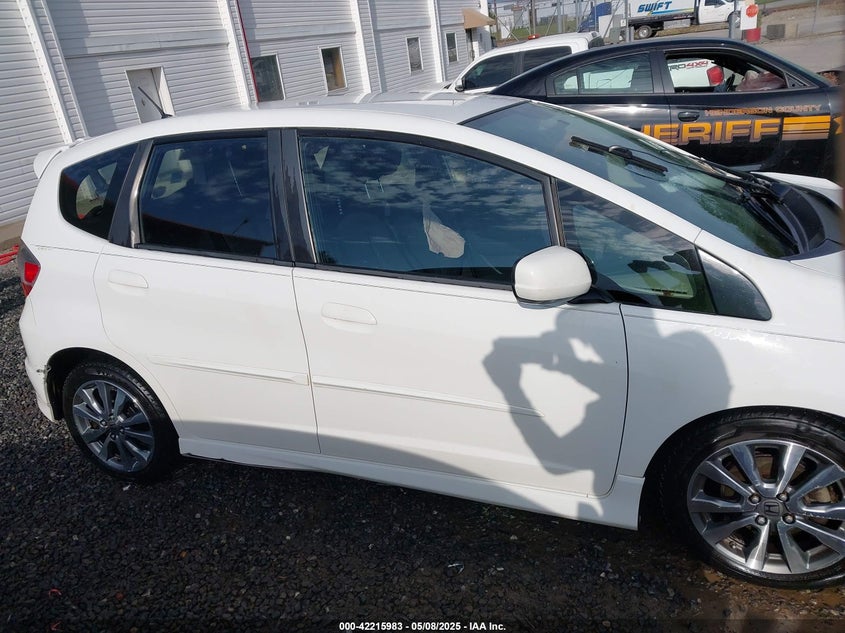2012 HONDA FIT VIN: JHMGE8G5XCC000492