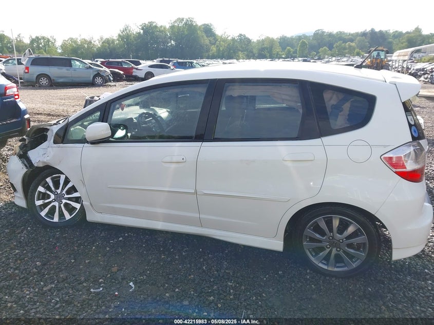 2012 HONDA FIT VIN: JHMGE8G5XCC000492