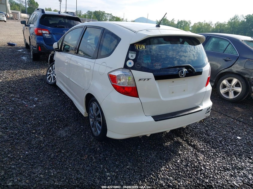 2012 HONDA FIT VIN: JHMGE8G5XCC000492