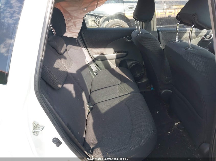 2012 HONDA FIT VIN: JHMGE8G5XCC000492