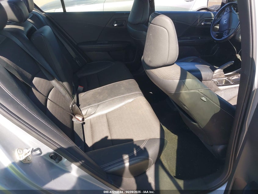 2017 HONDA ACCORD VIN: 1HGCR2F50HA115609