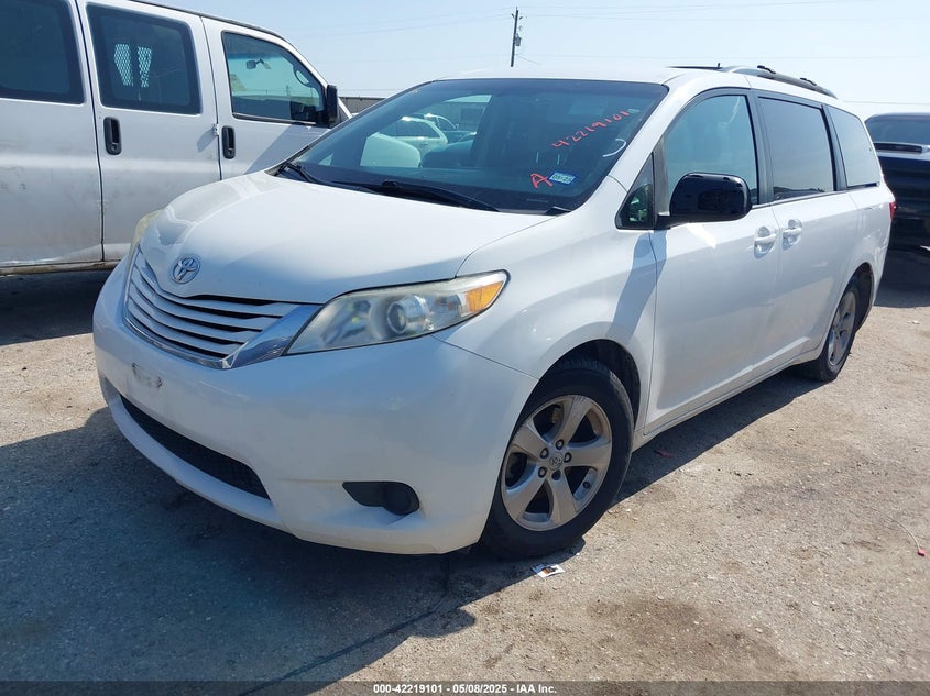 2017 TOYOTA SIENNA LE 8 PASSENGER - 5TDKZ3DC5HS802511