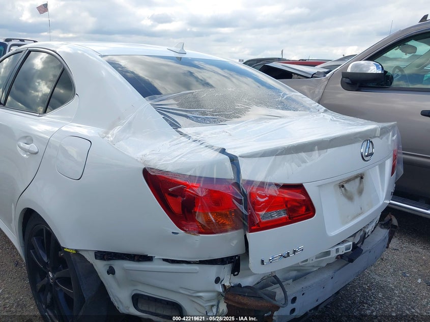 JTHBE262685021012 2008 LEXUS IS photo no. 3
