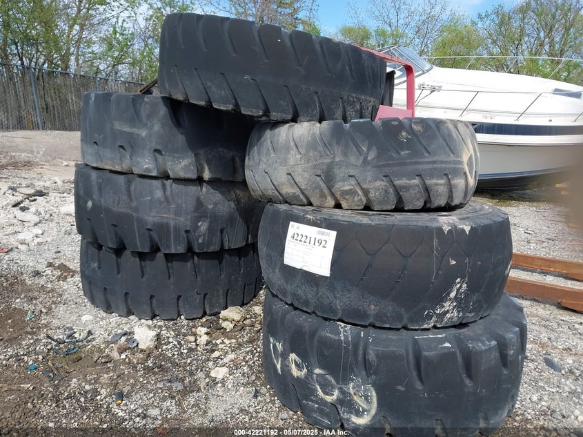 2000 TIRES LOADER
