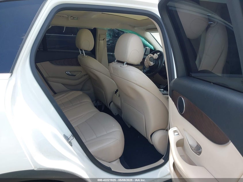 VIN WDC0G4JB3K1000679 2019 MERCEDES-BENZ GLC 300