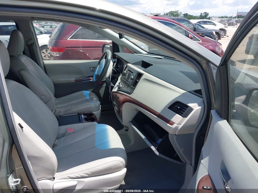 2011 TOYOTA SIENNA VIN: 5TDYK3DCXBS008982