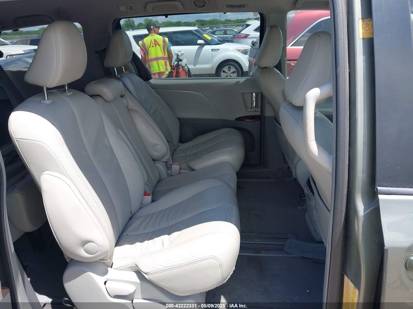 2011 TOYOTA SIENNA VIN: 5TDYK3DCXBS008982