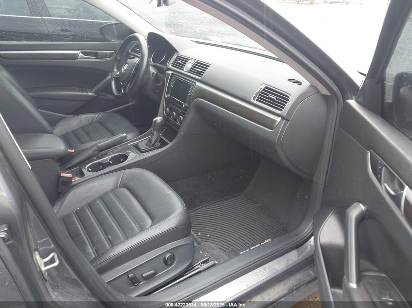 2016 VOLKSWAGEN PASSAT VIN: 1VWCM7A32GC002244