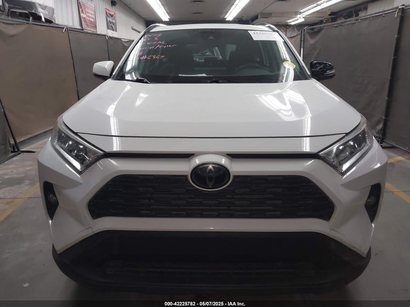 2019 TOYOTA RAV4 XLE - JTMW1RFV5KD003681