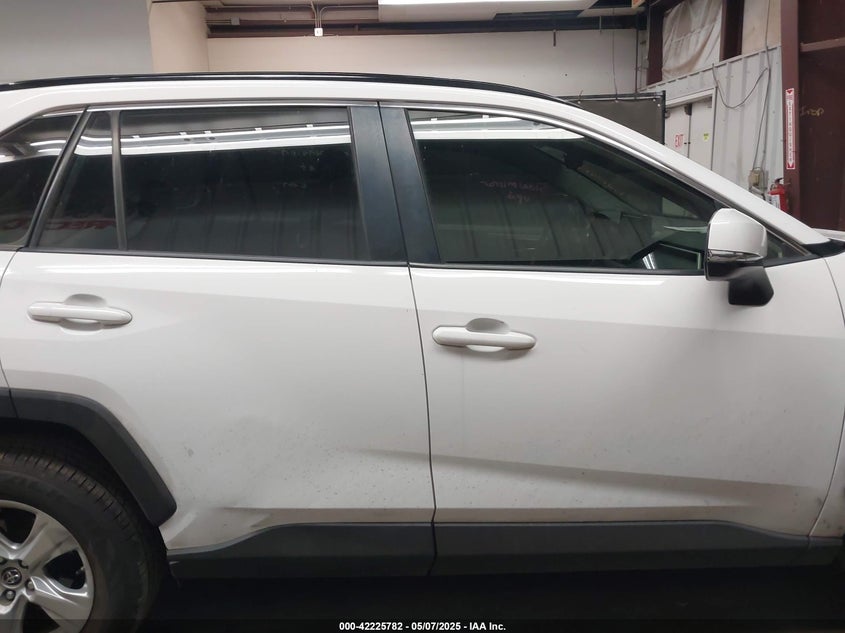 2019 TOYOTA RAV4 XLE - JTMW1RFV5KD003681