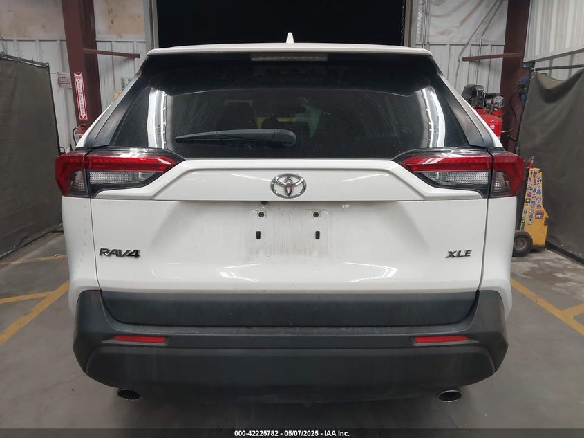 2019 TOYOTA RAV4 XLE - JTMW1RFV5KD003681