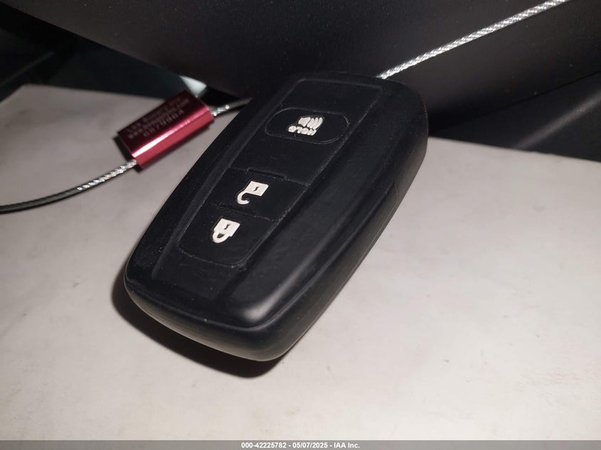 2019 TOYOTA RAV4 XLE - JTMW1RFV5KD003681