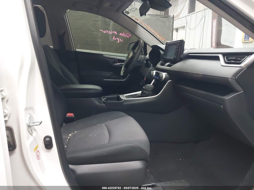 2019 TOYOTA RAV4 XLE - JTMW1RFV5KD003681