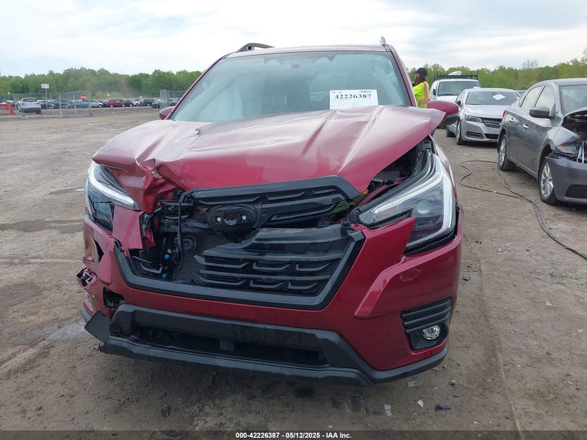 2024 SUBARU FORESTER LIMITED - JF2SKALC2RH425833