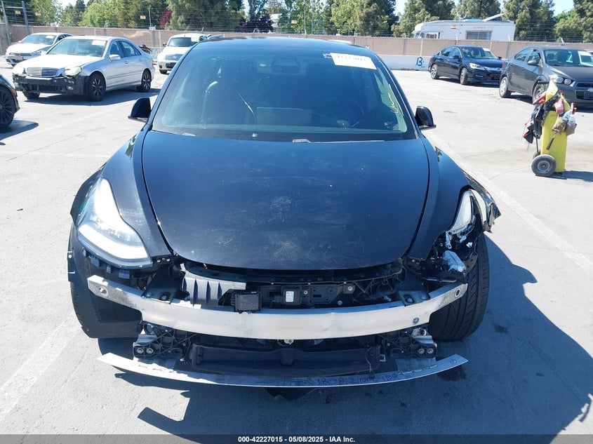 2018 Tesla Model 3 Long Range/Mid Range VIN: 5YJ3E1EA7JF011411 Lot: 42227015