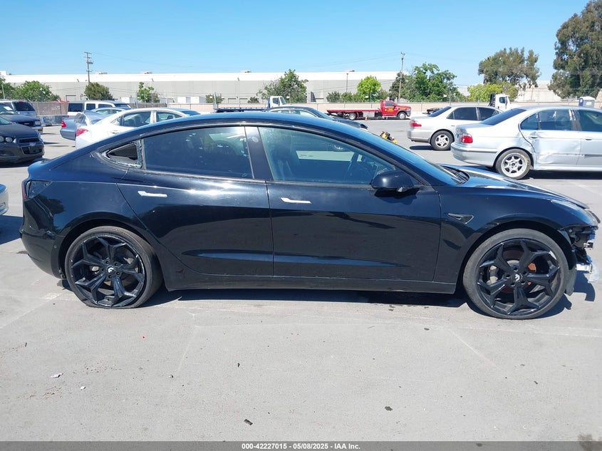2018 Tesla Model 3 Long Range/Mid Range VIN: 5YJ3E1EA7JF011411 Lot: 42227015