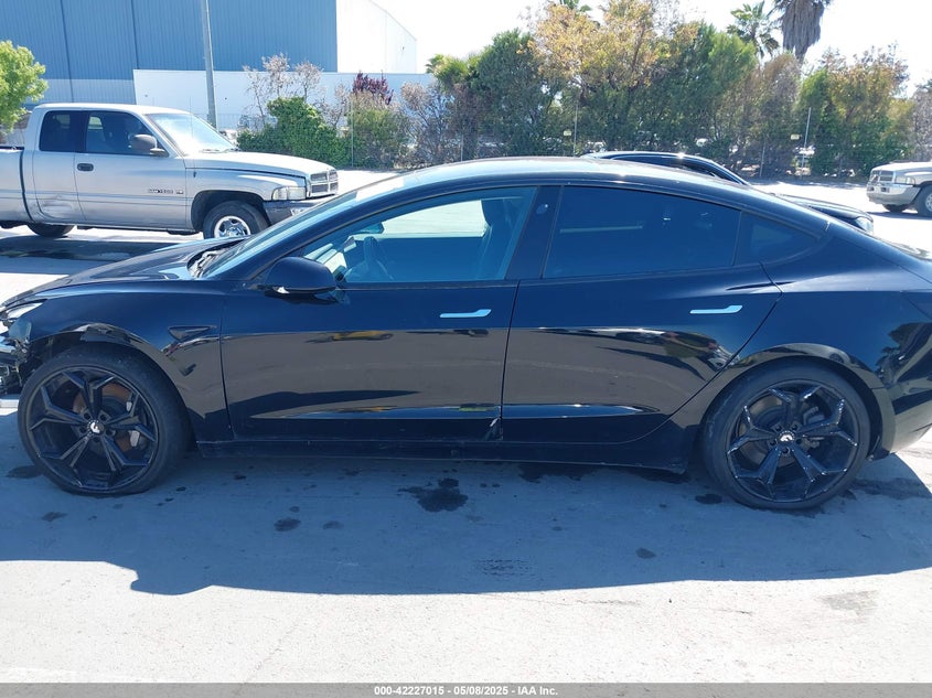 2018 Tesla Model 3 Long Range/Mid Range VIN: 5YJ3E1EA7JF011411 Lot: 42227015